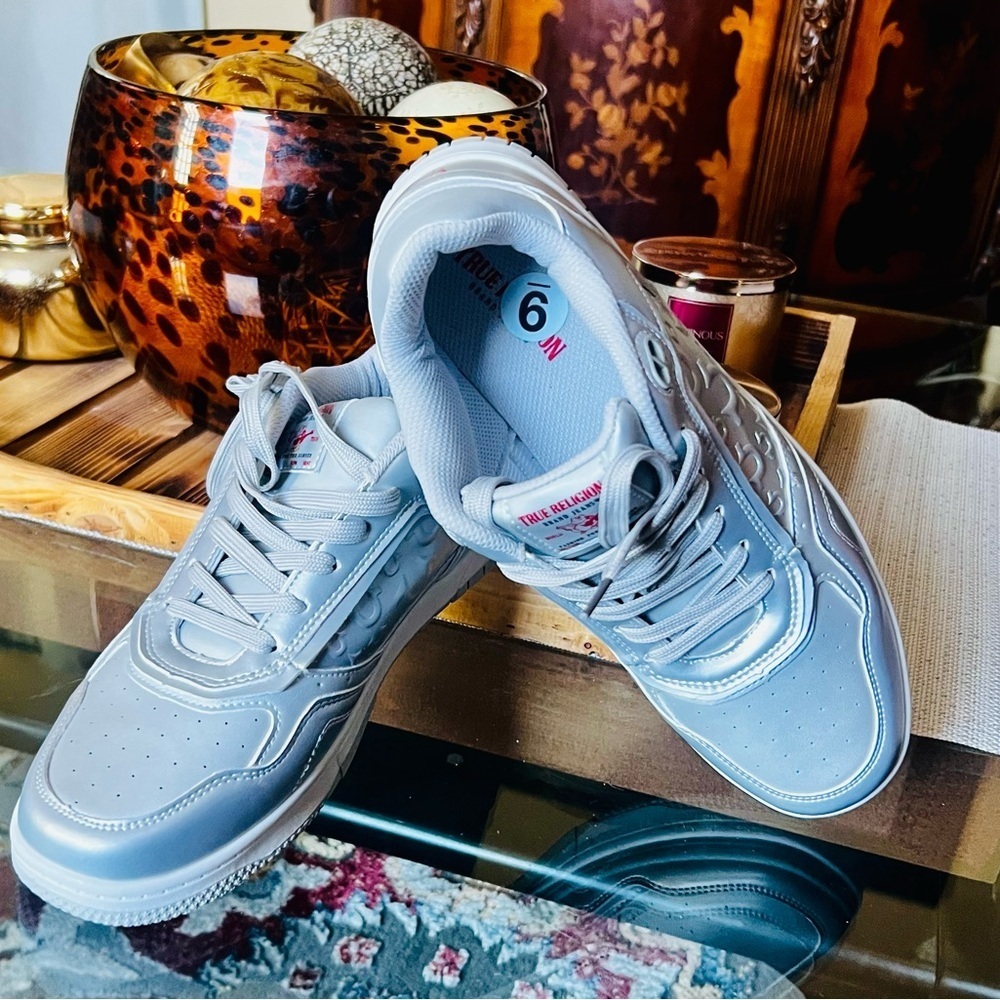 TRUE RELIGION 😍Women’s Gray Athletic Shoes, size 9. - Picture 2 of 12